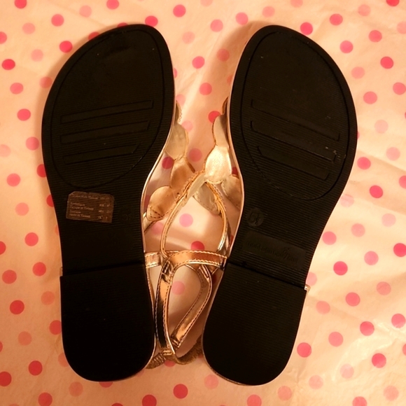 Montego Bay Club Silver thong flat sandal - sz 5.5 - Picture 4 of 7